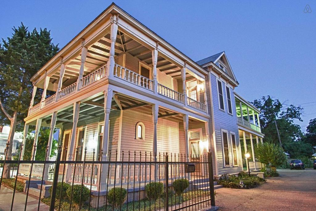 Hk Austin Hostel Екстериор снимка