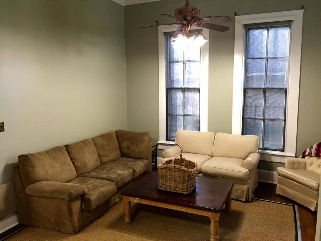 Hk Austin Hostel Екстериор снимка