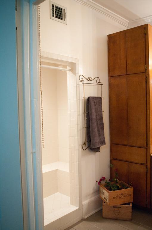 Hk Austin Hostel Екстериор снимка