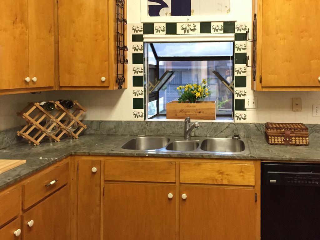 Hk Austin Hostel Екстериор снимка