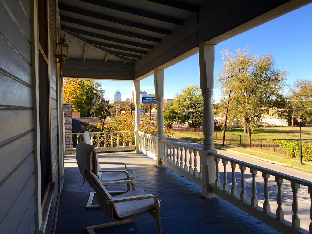 Hk Austin Hostel Екстериор снимка