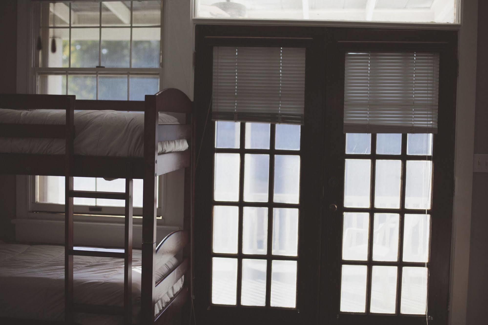 Hk Austin Hostel Екстериор снимка