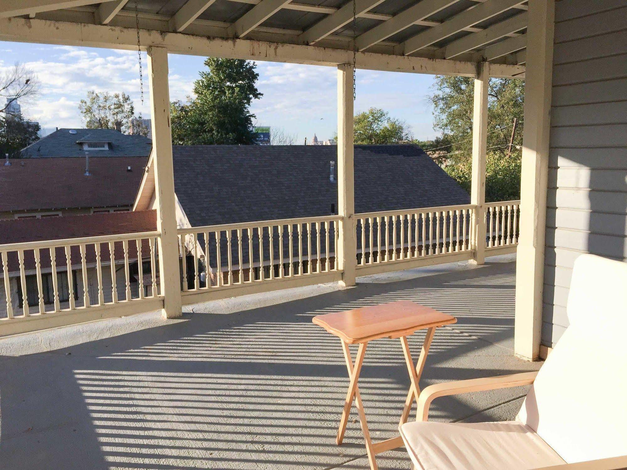 Hk Austin Hostel Екстериор снимка
